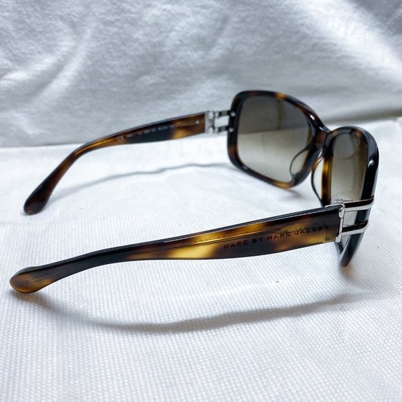 nwot Marc Jacobs tortoiseshell sunglasses + case main image 5